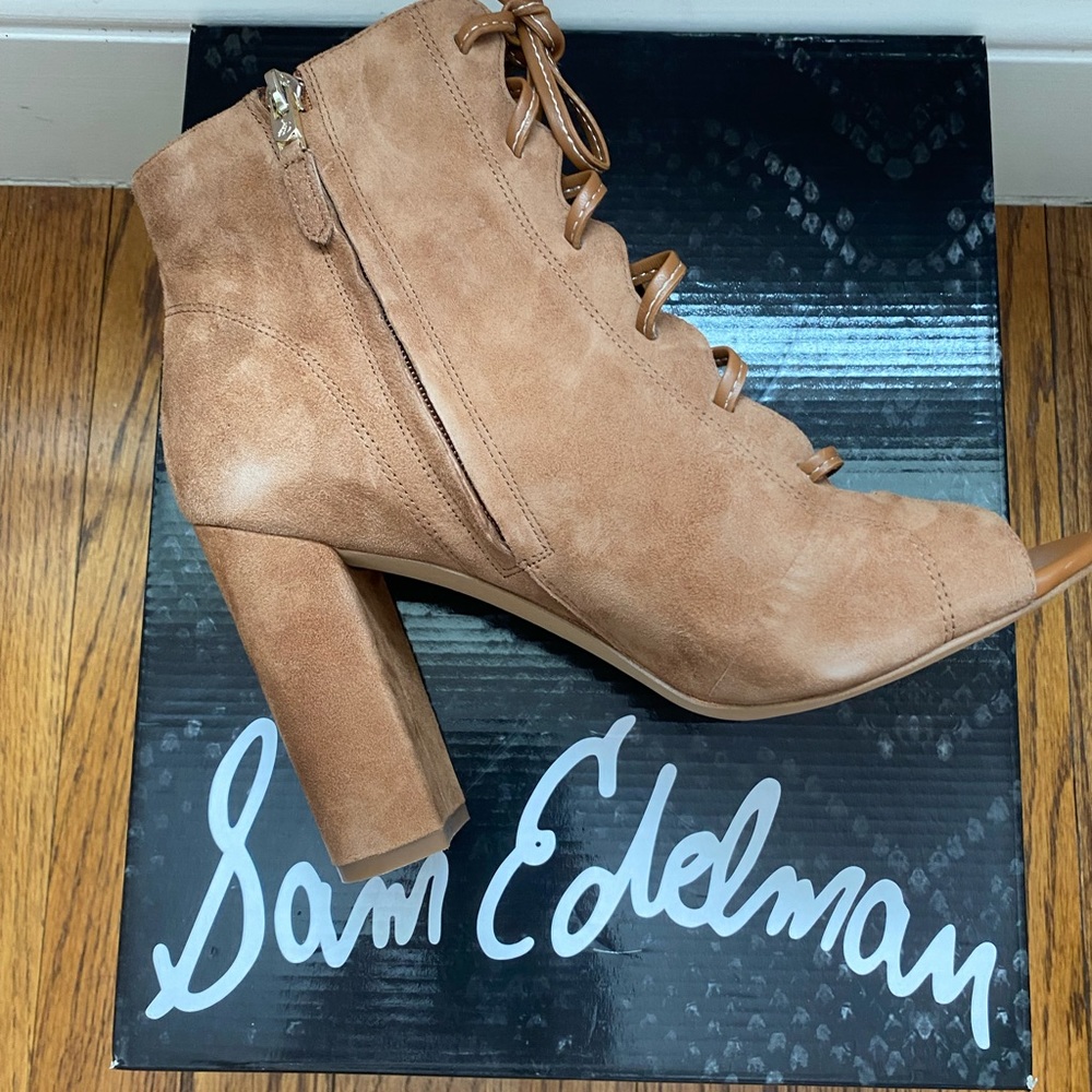 NEVER WORN Sam Edelman, size 8.5 suede open toed booties